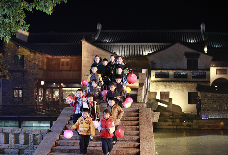 提燈走(zou)橋_副本(ben).jpg